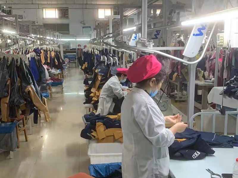 羽绒服生产现场
