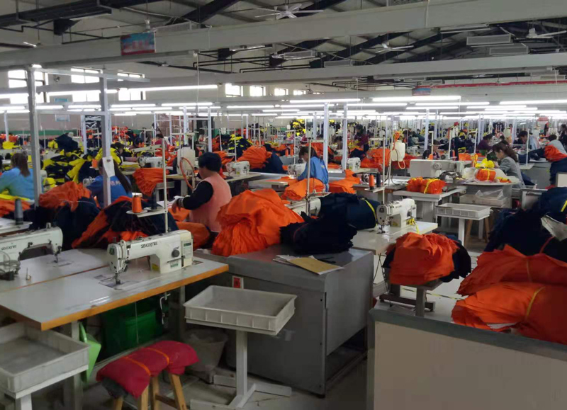 职业防护服生产现场