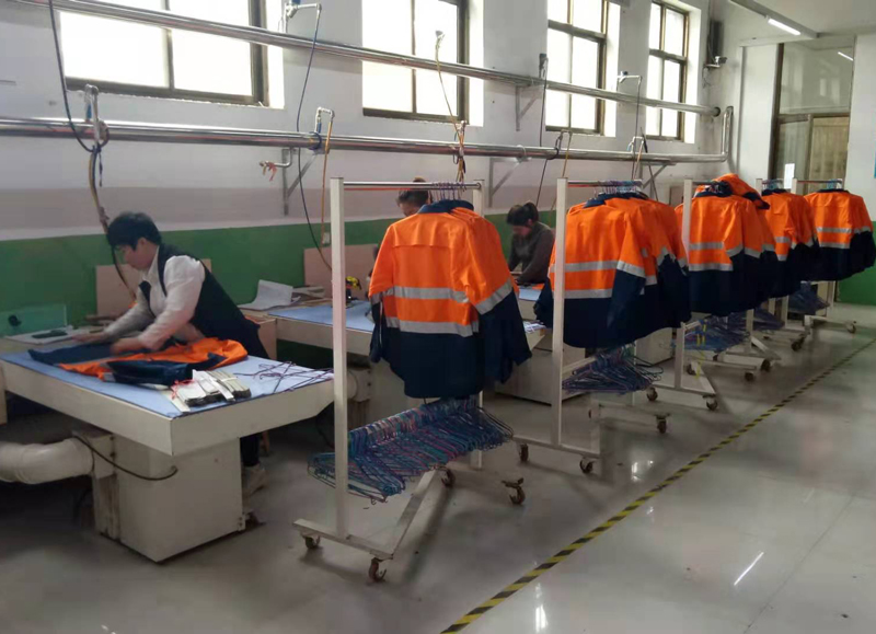 职业防护服生产现场